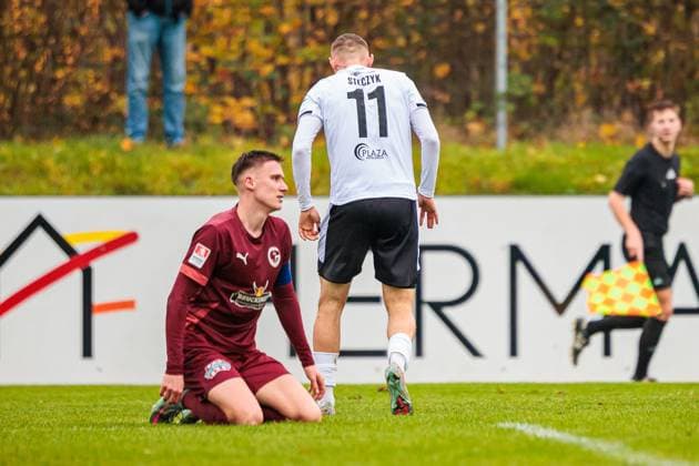v l Piet Braeunig 1 FC Gievenbeck, 15 is disappointed after Dominik Steczyk SC Verl, 11 right GER, 1 FC Gievenbeck vs SC Verl, football, Westfalenpokal, quarter-final, 2025 2026 season, 15 11 2025 DFL Regulations prohibit any use of photographers as image sequences and or quasi video GER, 1 FC Gievenbeck vs SC Verl, Fußball, Westfalenpokal, Viertelfinale, Spielzeit 2025 2026, 15 11 2025 M nster Copyright: xEibner-Pressefoto JanxRollingerx EP_JSK