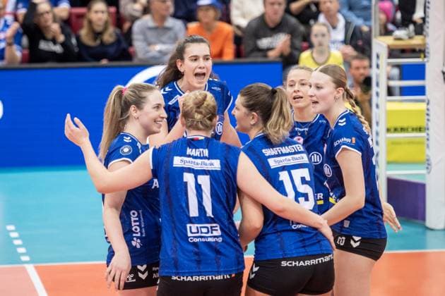 Lucia Varela Gomez Allianz MTV Stuttgart, 12 , center cheering, joy with team GER, Allianz MTV Stuttgart vs Binder Blaubaeren Flacht, Volleyball Bundesliga, VBL, season 2025 2026, 15 11 2025 GER, Allianz MTV Stuttgart vs Binder Blaubaeren Flacht, Volleyball Bundesliga, VBL, season 2025 2026, 15 11 2025 Stuttgart Copyright: xSandyxDinkelackerx EP_SDR