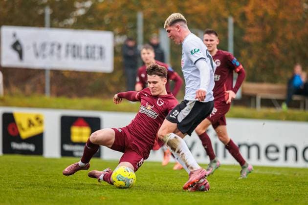 v l Piet Braeunig 1 FC Gievenbeck, 15 , Alessio Besio SC Verl, 23 GER, 1 FC Gievenbeck vs SC Verl, Football, Westfalenpokal, Viertelfinale, Spielzeit 2025 2026, 15 11 2025 DFL Regulations prohibit any use of photographers as image sequences and or quasi video GER, 1 FC Gievenbeck vs SC Verl, Football, Westfalenpokal, Viertelfinale, Spielzeit 2025 2026, 15 11 2025 M nster Copyright: xEibner-Pressefoto JanxRollingerx EP_JSK