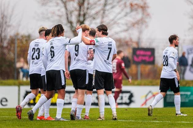 The SC Verl team cheers after Alessio Besio SC Verl, 23 GER, 1 FC Gievenbeck vs SC Verl, Football, Westfalenpokal, Quarter-final, 2025 2026 season, 15 11 2025 DFL Regulations prohibit any use of photographers as image sequences and or quasi video GER, 1 FC Gievenbeck vs SC Verl, Football, Westfalenpokal, Quarter-final, 2025 2026 season, 15 11 2025 M nster Copyright: xEibner-Pressefoto JanxRollingerx EP_JSK