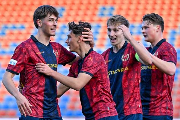 from left Tizian Zimmermann Unterhaching, 21 Wesley Krattenmacher Unterhaching, 19 Nils Ortel Unterhaching, 49 and Tim Hannemann Unterhaching, 18 with goal celebration, jubilation, goal celebration, celebrate the goal, goal, celebration, jubilation over the goal to 5 0 by Wesley Krattenmacher Unterhaching, 19 , optimistic, action, action, 15 11 2025, Unterhaching Germany , Football, Regionalliga Bayern, SpVgg Unterhaching DJK Vilzing xslx