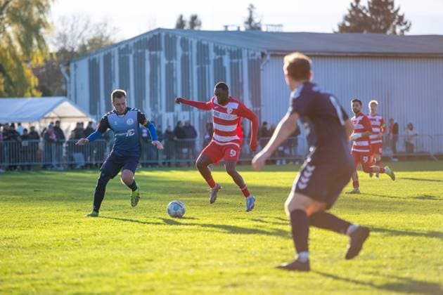 Rudolf Ndualu GFC, mi vs Konrad Cassel FSV, li GER, Soccer, Men, State Cup, Round of 16, M V Cup, Mecklenburg-Vorpommern Cup, FSV Blau Weiß Greifswald vs Greifswalder FC, Final Score 0 8