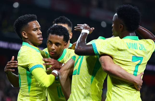 Estevao of Brazil celebrates scoring a goal after making the score 1-0. Brazil v Senegal, International Friendly, Länderspiel, Nationalmannschaft Football, Emirates Stadium, London, UK - 15 Nov 2025London Emirates Stadium United Kingdom EDITORIAL USE ONLY No use with unauthorised audio, video, data, fixture lists, club league logos or live services. Online in-match use limited to 120 images, no video emulation. No use in betting, games or single club league player publications. Copyright: xJamesxMarsh Shutterstockx 15786138ay