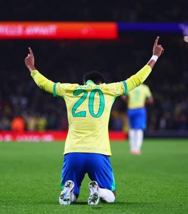 Estevao of Brazil celebrates scoring a goal after making the score 1-0. Brazil v Senegal, International Friendly, Länderspiel, Nationalmannschaft Football, Emirates Stadium, London, UK - 15 Nov 2025London Emirates Stadium United Kingdom EDITORIAL USE ONLY No use with unauthorised audio, video, data, fixture lists, club league logos or live services. Online in-match use limited to 120 images, no video emulation. No use in betting, games or single club league player publications. Copyright: xJamesxMarsh Shutterstockx 15786138au