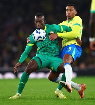 Nicolas Jackson of Senegal and Gabriel Magalhaes of Brazil. Brazil v Senegal, International Friendly, Länderspiel, Nationalmannschaft Football, Emirates Stadium, London, UK - 15 Nov 2025London Emirates Stadium United Kingdom EDITORIAL USE ONLY No use with unauthorised audio, video, data, fixture lists, club league logos or live services. Online in-match use limited to 120 images, no video emulation. No use in betting, games or single club league player publications. Copyright: xJamesxMarsh Shutterstockx 15786138cf
