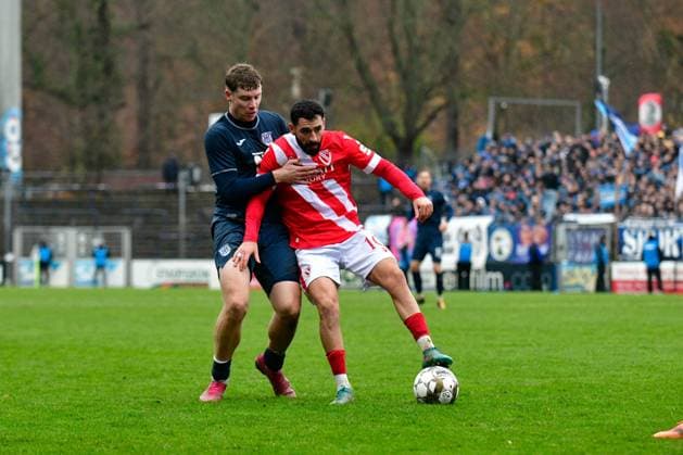SV Babelsberg 03 FC Energie Cottbus, State Cup, Quarter-final, Season 25 26, Football, 15 11 2025, Potsdam, Photo Benjamin Feller Kenny Weyh l Babelsberg , Tolcay Cigerci r Cottbus , SV Babelsberg 03 FC Energie Cottbus, State Cup Brandenburg, Quarter-final, Season 25 26, Football, 15 11 2025, Potsdam Potsdam Potsdam Karl Liebknecht Stadion Brandenburg Deutschalnd Copyright: xBenjaminxFellerx