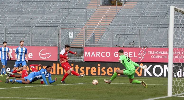 15 11 2025, xfsx, Men, Soccer, Season 2025 2026, Regionalliga Bayern, 18 Matchday FC Wuerzburger Kickers FV Illertissen v li Marco Goetz FV Illertissen , Maximilian Neuberger FV Illertissen , Jermain Nischalke FC Wuerzburger Kickers , Namrud Embaye FV Illertissen , Peter Kurzweg FC Wuerzburger Kickers , Malwin Zok FV Illertissen Wuerzburg AKON ARENA Bayern Germany