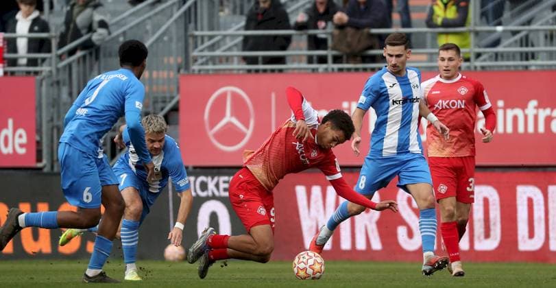15 11 2025, xfsx, Men, Soccer, Season 2025 2026, Regionalliga Bayern, 18 Matchday FC Wuerzburger Kickers FV Illertissen v li Namrud Embaye FV Illertissen , Yannick Glessing FV Illertissen , Jermain Nischalke FC Wuerzburger Kickers , Milos Cocic FV Illertissen , Tim Kraus FC Wuerzburger Kickers Wuerzburg AKON ARENA Bayern Germany