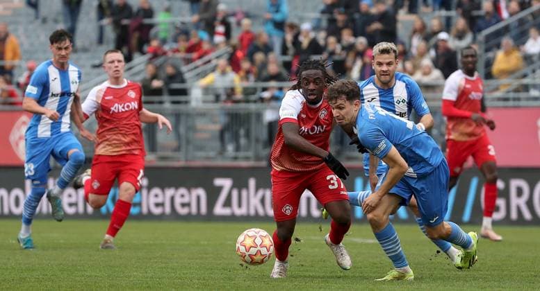 15 11 2025, xfsx, Men, Soccer, Season 2025 2026, Regionalliga Bayern, 18 Matchday FC Wuerzburger Kickers FV Illertissen v li Eduard Heckmann FV Illertissen , Philipp Ochs FC Wuerzburger Kickers , Eliot Muteba FC Wuerzburger Kickers , Marco Goetz FV Illertissen , Yannick Glessing FV Illertissen , Tarsis Bonga FC Wuerzburger Kickers Wuerzburg AKON ARENA Bayern Germany