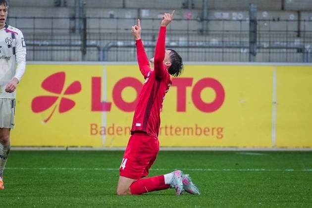 Germany, Football, Regionalliga Südwest, Season 2025 2026, 17 Matchday SC Freiburg II vs 1 FSV Mainz 05 II Dreisamstadion Freiburg Jack James SC Freiburg II, 14 Goal, Goal celebration, Emotions, Goal kick, Joy, Cheering, Freiburg Dreisamstadion Baden Württemberg Germany Copyright: xFINLEYxMÖRCHx