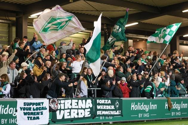 Bremen fans cheer, goal celebration, cheers over goal to 1 1, RB Leipzig Women vs SV Werder Bremen Women, Football, DFB Pokal Women, Round of 16, Season 2025 2026, 16 11 2025,¨ DFL REGULATIONS PROHIBIT ANY USE OF PHOTOGRAPHS AS IMAGE SEQUENCES AND OR QUASI VIDEO,¨ RB Leipzig Women vs SV Werder Bremen Women, Football, DFB Cup Women, Round of 16, Season 2025 2026, 16 11 2025 Leipzig Copyright: xEibner-Pressefoto LauraxRoemerx EP_LRR