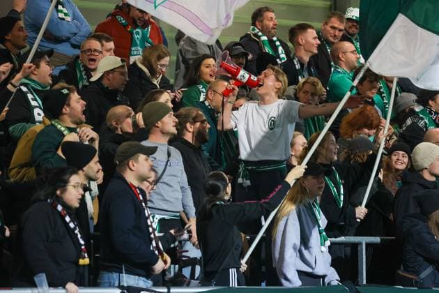 Bremen fan block cheers, goal celebration, cheers over goal to 1 1, RB Leipzig Women vs SV Werder Bremen Women, Football, DFB Pokal Women, Round of 16, Season 2025 2026, 16 11 2025,¨ DFL REGULATIONS PROHIBIT ANY USE OF PHOTOGRAPHS AS IMAGE SEQUENCES AND OR QUASI VIDEO,¨ RB Leipzig Women vs SV Werder Bremen Women, Football, DFB Pokal Women, Round of 16, Season 2025 2026, 16 11 2025 Leipzig Copyright: xEibner-Pressefoto LauraxRoemerx EP_LRR