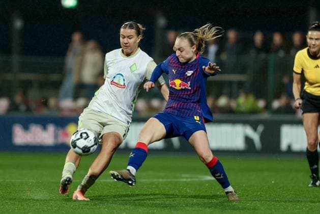 from left Larissa Mühlhaus SV Werder Bremen, 7 and Lou Ann Joly RB Leipzig, 6 in a duel, dynamic, action, action, game scene, THE DFB REGULATIONS PROHIBIT ANY USE OF PHOTOGRAPHS AS IMAGE SEQUENCES AND OR QUASI VIDEO , 16 11 2025, Leipzig Germany , Football, DFB Pokal Women, RB Leipzig SV Werder Bremen xobx