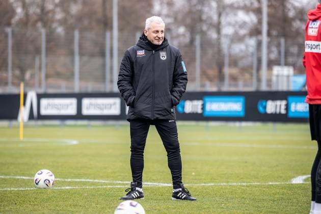 Football, Season 2025 2026, 3 Liga, Training ground at the Donaustadion, Public training SSV Ulm 1846 Football, 17 11 2025 17 11 2025, Football, Season 2025 2026, 3 Liga, Training ground at the Donaustadion, Public training SSV Ulm 1846 Football, first session of new head coach Pavel Dotchev SSV Ulm 1846 Football Photo Lucca Fundel Ulm Training ground at the Donaustadion Baden Württemberg Germany