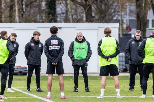 Football, Season 2025 2026, 3 Liga, Training ground at the Donaustadion, Public training SSV Ulm 1846 Football, 17 11 2025 17 11 2025, Football, Season 2025 2026, 3 Liga, Training ground at the Donaustadion, Public training SSV Ulm 1846 Football, first session of new head coach Pavel Dotchev SSV Ulm 1846 Football Photo Lucca Fundel Ulm Training ground at the Donaustadion Baden Württemberg Germany