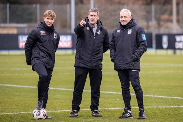 Bundesliga, 3 Liga, public training, First session of coach Pavel Dotchev at SSV Ulm 1846 Fußball 17 11 2025, Football, Season 2025 2026, 3 Liga, Training ground at Donaustadion, Public training SSV Ulm 1846 Fußball, f l Analyst Patrick Waltenberger SSV Ulm 1846 Fußball , Oliver Unsöld SSV Ulm 1846 Fußball , Coach Pavel Dotchev SSV Ulm 1846 Fußball Photo Lucca Fundel Ulm Training ground at Donaustadion Baden Württemberg Germany