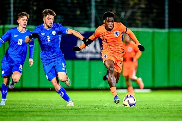 BUDAORS , 18-11-2025 , BSC Stadium , season 2025 2026 , UEFA European U21, U 21 Football 2025 , Qualifying round , match day 7 , match between Israel U21 and Netherlands U21 , picture shows Israel U21 player Noam Ben Harush, Netherlands U21 player Ernest Poku Israel vs Netherlands (U21) x32084431x Copyright: