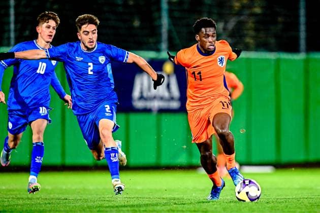 BUDAORS , 18-11-2025 , BSC Stadium , season 2025 2026 , UEFA European U21, U 21 Football 2025 , Qualifying round , match day 7 , match between Israel U21 and Netherlands U21 , picture shows Israel U21 player Noam Ben Harush, Netherlands U21 player Ernest Poku Israel vs Netherlands (U21) x32084432x Copyright: