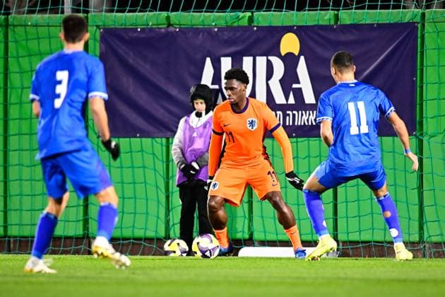 BUDAORS , 18-11-2025 , BSC Stadium , season 2025 2026 , UEFA European U21, U 21 Football 2025 , Qualifying round , match day 7 , match between Israel U21 and Netherlands U21 , picture shows Netherlands U21 player Ernest Poku, Israel U21 player Abu Farchi Israel vs Netherlands (U21) x32084695x Copyright: