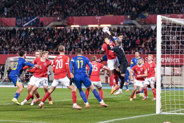 SOCCER - FIFA WC quali, AUT vs BIH VIENNA,AUSTRIA,18.NOV.25 - FIFA World Cup, WM, Weltmeisterschaft, Fussball 2026, European Qualifiers, group stage, OEFB international match, Länderspiel, Nationalmannschaft Austria vs Bosnia and Herzegovina. Image shows Kevin Danso (AUT), Haris Tabakovic (BIH) and Alexander Schlager (AUT). GEPAxpictures xArminxRauthner