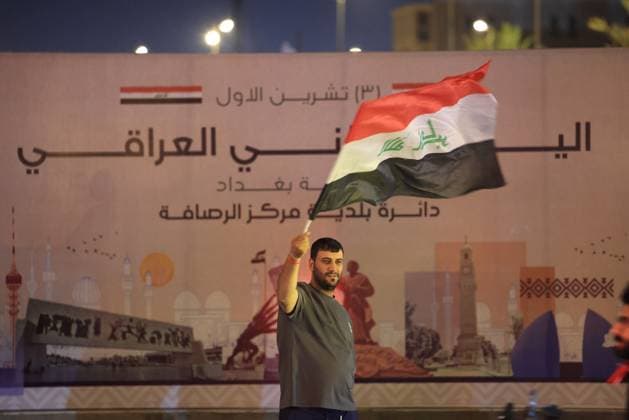 Fußball, WM Quali, Irak - VAE Iraqi national team, Nationalteam beats UAE to advance to 2026 FIFA World Cup, WM, Weltmeisterschaft, Fussball UEFA play-off round BAGHDAD, IRAQ - NOVEMBER 18: Iraqis celebrate by carrying flags and forming a motorcade of cars as the Iraqi national football team beat the United Arab Emirates (UAE) 2-1, advancing to the play-off round that will lead to the 2026 World Cup UEFA finals on November 18, 2025 in Iraq, Baghdad. Murtadha Al-Sudani Anadolu Baghdad Iraq. Editorial use only. Please get in touch for any other usage. Copyright: x2025xAnadoluxMurtadhaxAl-Sudanix