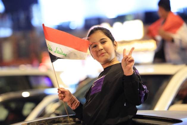 Fußball, WM Quali, Irak - VAE Iraqi national team, Nationalteam beats UAE to advance to 2026 FIFA World Cup, WM, Weltmeisterschaft, Fussball UEFA play-off round BAGHDAD, IRAQ - NOVEMBER 18: Iraqis celebrate by carrying flags and forming a motorcade of cars as the Iraqi national football team beat the United Arab Emirates (UAE) 2-1, advancing to the play-off round that will lead to the 2026 World Cup UEFA finals on November 18, 2025 in Iraq, Baghdad. Murtadha Al-Sudani Anadolu Baghdad Iraq. Editorial use only. Please get in touch for any other usage. Copyright: x2025xAnadoluxMurtadhaxAl-Sudanix