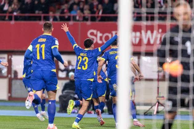 SOCCER - FIFA WC quali, AUT vs BIH VIENNA,AUSTRIA,18.NOV.25 - FIFA World Cup, WM, Weltmeisterschaft, Fussball 2026, European Qualifiers, group stage, OEFB international match, Länderspiel, Nationalmannschaft Austria vs Bosnia and Herzegovina. Image shows the rejoicing of BIH with Haris Tabakovic (BIH). GEPAxpictures xArminxRauthner