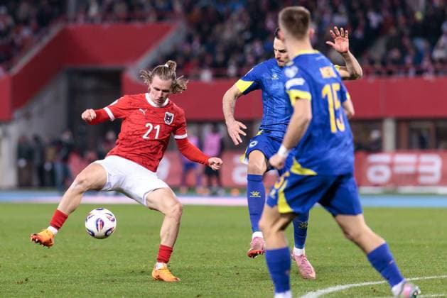 SOCCER - FIFA WC quali, AUT vs BIH VIENNA,AUSTRIA,18.NOV.25 - FIFA World Cup, WM, Weltmeisterschaft, Fussball 2026, European Qualifiers, group stage, OEFB international match, Länderspiel, Nationalmannschaft Austria vs Bosnia and Herzegovina. Image shows Patrick Wimmer (AUT) and Haris Tabakovic (BIH). GEPAxpictures xArminxRauthner