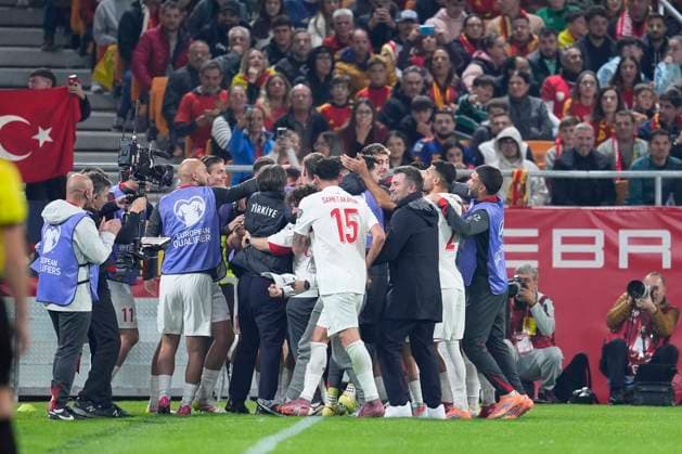 November 18, 2025, Sevilla, Sevilla, Spain: Salih Ozcan of Turkey celebrates a goal during the FIFA World Cup, WM, Weltmeisterschaft, Fussball 2026 qualifier football match, Group E, played between Spain and Turkey at Estadio de La Cartuja on November 18, 2025 in Sevilla, Spain. Sevilla Spain - ZUMAa181 20251118_zaa_a181_160 Copyright: xJoaquinxCorcherox