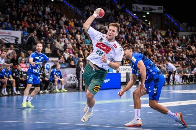 Tom Bergner TSV GWD Minden, 28 passes Antonio Serradilla TVB Stuttgart, 05 GER, TVB 1898 Stuttgart TSV GWD Minden, DAIKIN HBL, Handball, Bundesliga, Matchday 13, Season 2025 2026, 20 11 2025 GER, TVB 1898 Stuttgart TSV GWD Minden, DAIKIN HBL, Handball, Bundesliga, Matchday 13, Season 2025 2026, 20 11 2025 Stuttgart Copyright: xSandyxDinkelackerx EP_SDR