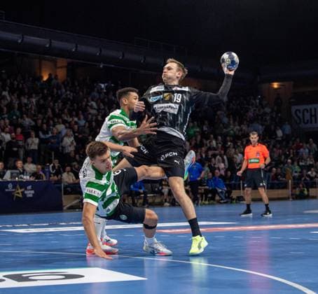 Handball, Men, Season 2025 2026, Champions League Group A, Matchday 8 , Füchse Berlin Sporting CP, f l Edney Silvia Oliveira Sporting , Francisco Kiko Mota Costa Sporting , Mathias Gidsel Füchse Berlin , 20 11 2025, Copyright: xSebastianxRäppold MatthiasxKochx
