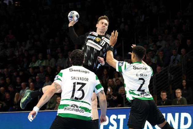 DEU, Machineseeker EHF Champions League, Fuechse Berlin vs. Sporting CP, 20.11.2025, Max-Schmeling-Halle, Berlin, DEU, Machineseeker EHF Champions League, Fuechse Berlin vs. Sporting CP, im Bild Lasse Andersson (Fuechse Berlin 11), EDY SILVA (Sporting CP 2), ROCHA NOGUEIRA SALVADOR, SALVADOR MARTINHO (Sporting CP 13) nordphotoxGmbHx xEngler nph00076