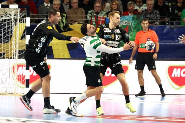 DEU, Machineseeker EHF Champions League, Fuechse Berlin vs Sporting CP, 20 11 2025, Max Schmeling Halle, Berlin, DEU, Machineseeker EHF Champions League, Fuechse Berlin vs Sporting CP, in the picture Mijajlo Marsenic Fuechse Berlin 93 , Mathias Gidsel Fuechse Berlin 19 , MARTIM MOTA COSTA Sporting CP 79 nordphotoxGmbHx xEngler nph00076
