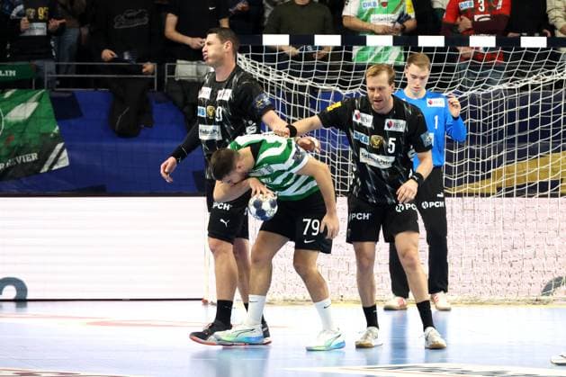 DEU, Machineseeker EHF Champions League, Fuechse Berlin vs Sporting CP, 20 11 2025, Max Schmeling Halle, Berlin, DEU, Machineseeker EHF Champions League, Fuechse Berlin vs Sporting CP, in the picture Mijajlo Marsenic Fuechse Berlin 93 , Max Darj Fuechse Berlin 5 , MARTIM MOTA COSTA Sporting CP 79 nordphotoxGmbHx xEngler nph00076