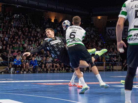 Handball, Men, Season 2025 2026, Champions League Group A, Matchday 8 , Füchse Berlin Sporting CP, f l Mathias Gidsel Füchse Berlin , Francisco Kiko Mota Costa Sporting , Carlos Alvarez Dominguez Sporting , 20 11 2025, Copyright: xSebastianxRäppold MatthiasxKochx