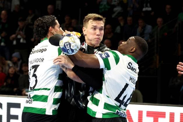 DEU, Machineseeker EHF Champions League, Fuechse Berlin vs Sporting CP, 20 11 2025, Max Schmeling Halle, Berlin, DEU, Machineseeker EHF Champions League, Fuechse Berlin vs Sporting CP, in the picture Lasse Andersson Fuechse Berlin 11 , äROCHA NOGUEIRA SALVADOR, SALVADOR MARTINHO Sporting CP 13 , CHRISTIAN MOGA Sporting CP 44 nordphotoxGmbHx xEngler nph00076