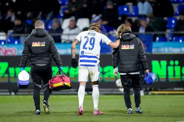 Joshua Bitter MSV, 29 is injured and has to be substituted, leaves the pitch, injured, injury, injury break, action, action scene, 21 11 2025, Sinsheim Germany , Football, 3 Liga, TSG 1899 Hoffenheim II MSV Duisburg, DFB DFL REGULATIONS PROHIBIT ANY USE OF PHOTOGRAPHS AS IMAGE SEQUENCES AND OR QUASI VIDEO xozx