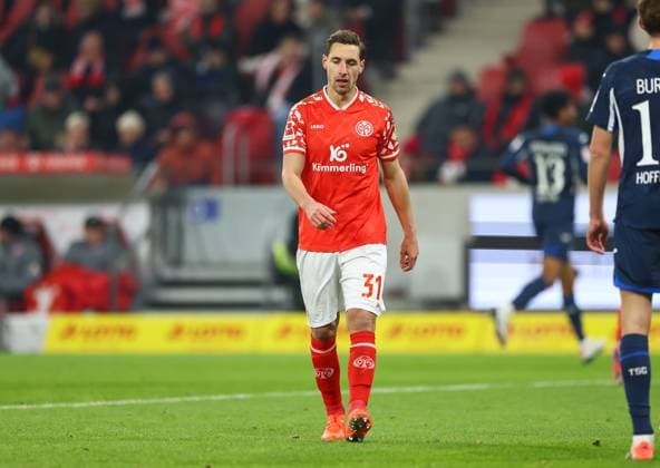 21 11 2025, Fußball Bundesliga, 1 FSV Mainz 05 TSG 1899 Hoffenheim, emonline, emspor, v l , Dominik Kohr FSV Mainz 05 enttaeuscht, enttaeuscht schauend, dissapointed, traurig, frustiert, frustiert, gefrustet DFL DFB REGULATIONS PROHIBIT ANY USE OF PHOTOGRAPHS AS IMAGE SEQUENCES AND OR QUASI VIDEO xdcx Copyright: HMBxMedia Claus