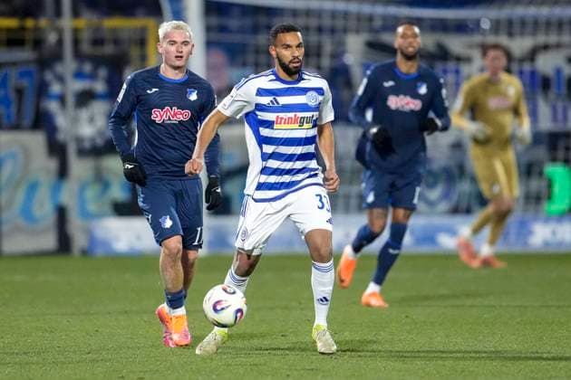 v li Paul Hennrich TSG II, 11 , Jesse Tugbenyo MSV, 33 , Action, Action, Game scene, 21 11 2025, Sinsheim Germany , Soccer, 3 Liga, TSG 1899 Hoffenheim II MSV Duisburg, DFB DFL REGULATIONS PROHIBIT ANY USE OF PHOTOGRAPHS AS IMAGE SEQUENCES AND OR QUASI VIDEO xozx