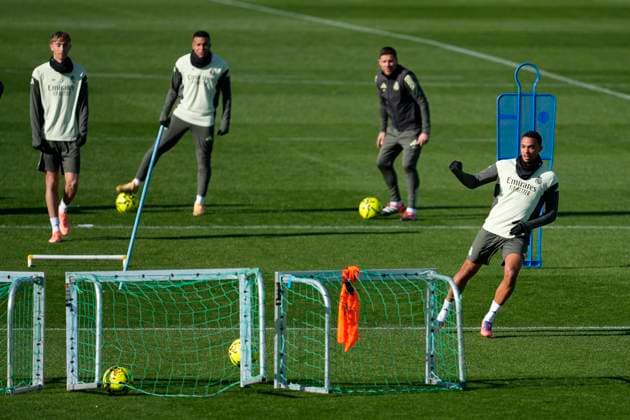 November 22, 2025, Valdebebas, Madrid, Spain: Trent Alexander-Arnold during the training day of Real Madrid ahead the Spanish League, LaLiga EA Sports, football match against Elche CF at Ciudad Deportiva Real Madrid on November 22, 2025, in Valdebebas, Madrid, Spain. Valdebebas Spain - ZUMAa181 20251122_zaa_a181_019 Copyright: xOscarxJ.xBarrosox