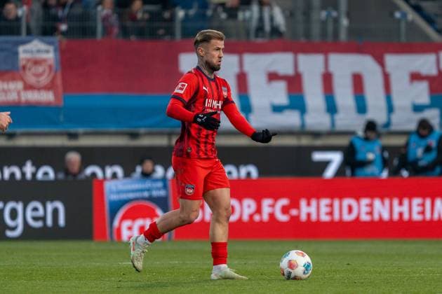 Niklas Dorsch FC Heidenheim, 30 is looking for a partner, GER, 1 FC Heidenheim 1846 vs Borussia Mönchengladbach, Football, 1 Bundesliga, Matchday 11, Season 2025 2026, 22 11 2025, DFL REGULATES PROHIBIT ANY USE OF PHOTOGRAPHS AS IMAGE SEQUENCES AND OR QUASI VIDEO, GER, 1 FC Heidenheim 1846 vs Borussia Mönchengladbach, Football, 1 Bundesliga, Matchday 11, Season 2025 2026, 22 11 2025, Heidenheim Copyright: xEibner-Pressefoto EdwardxCheungx EP_ECG