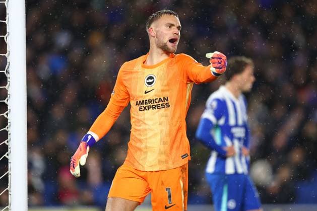 Bart Verbruggen of Brighton & Hove Albion Brighton and Hove Albion v Brentford, Premier League, Football, American Express Community Stadium, Brighton, UK - 22 Nov 2025Brighton American Express Community Stadi United Kingdom EDITORIAL USE ONLY No use with unauthorised audio, video, data, fixture lists, club league logos or live services. Online in-match use limited to 120 images, no video emulation. No use in betting, games or single club league player publications. Copyright: xSimonxDael Shutterstockx 15860646cr