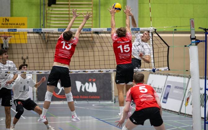Volleyball, Season 2025 2026, 2 Bundesliga Nord, 22 11 2025, 08 Matchday, Men, TuB Bocholt white vs VV Human Essen red f l Tobias John TuB Bocholt , Ben Stoverink TuB Bocholt , Simon Schröder VV Human Essen , Fynn Bach VV Human Essen , Luis Kubo TuB Bocholt , Christopher Schaeperklaus VV Human Essen , Bocholt Sporthalle West Nordrhein Westfalen Germany 251122_vb_tub-bocholt_vv-human-essen_46385