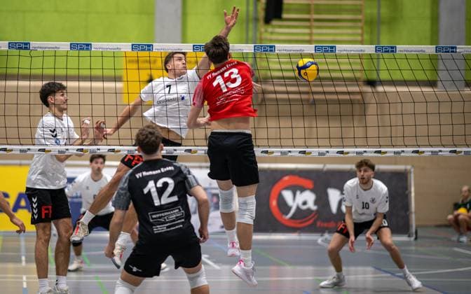 Volleyball, Season 2025 2026, 2 Bundesliga Nord, 22 11 2025, 08 Matchday, Men, TuB Bocholt white vs VV Human Essen red f l Tobias John TuB Bocholt , Tim Dissmann Libero VV Human Essen , Luis Kubo TuB Bocholt , Simon Schroeder VV Human Essen , Bocholt Sporthalle West Nordrhein Westfalen Germany 251122_vb_tub-bocholt_vv-human-essen_46396