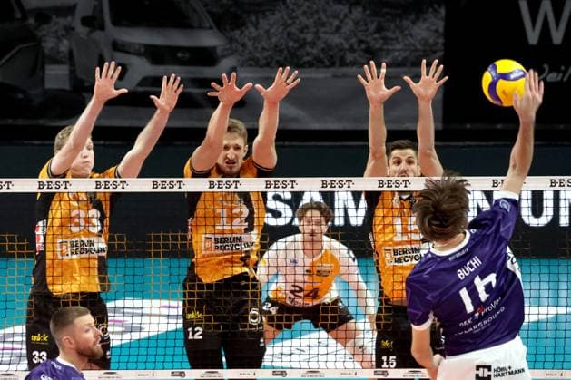 DEU, DVV, 1 VBL, BR Volleys vs ASV Dachau, 23 11 2025, Max Schmeling Halle, Berlin, DEU, DVV, 1 VBL, BR Volleys vs ASV Dachau, in the picture Fedor Ivanov BR Volleys 33 , Florian Krage Brewitz BR Volleys 12 , Moritz Reichert BR Volleys 15 , Marius Buechi Dachau 16 nordphotoxGmbHx xEngler nph00076