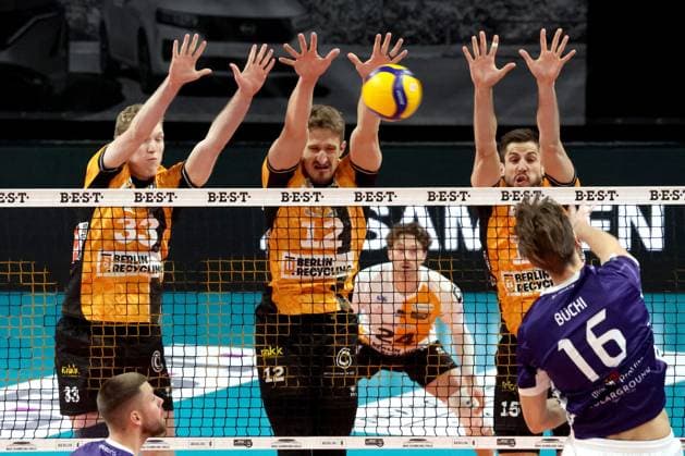DEU, DVV, 1 VBL, BR Volleys vs ASV Dachau, 23 11 2025, Max Schmeling Halle, Berlin, DEU, DVV, 1 VBL, BR Volleys vs ASV Dachau, in the picture Fedor Ivanov BR Volleys 33 , Florian Krage Brewitz BR Volleys 12 , Moritz Reichert BR Volleys 15 , Marius Buechi Dachau 16 nordphotoxGmbHx xEngler nph00076