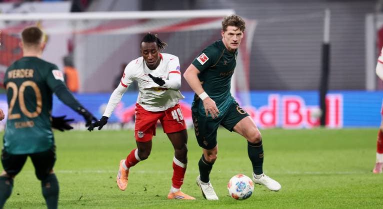 RB Leipzig Bremen Bundesliga Leipzig, 23 11 2025, Red Bull Arena, Soccer, 1 Bundesliga, 11 Matchday , RB Leipzig vs SV Werder Bremen , Pictured from left Yan Diomande 49, RB Leipzig , Jens Stage 6, Bremen , For editorial use only Only editorial use , DFL DFB regulations prohibit any use of photographs as image sequences and or quasi video ,