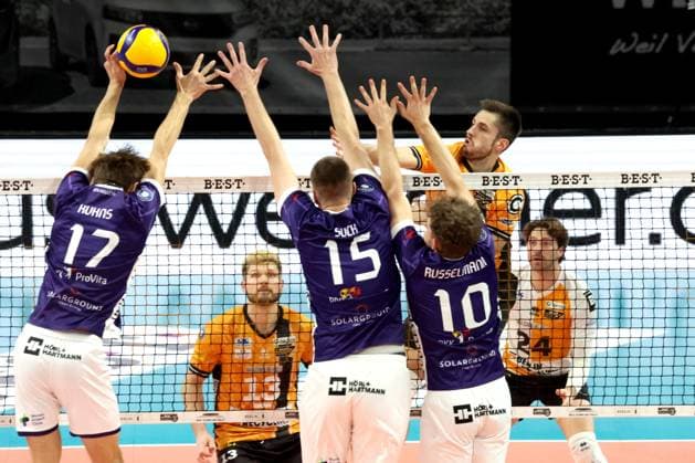 DEU, DVV, 1 VBL, BR Volleys vs ASV Dachau, 23 11 2025, Max Schmeling Halle, Berlin, DEU, DVV, 1 VBL, BR Volleys vs ASV Dachau, pictured Moritz Reichert BR Volleys 15 , William Kuhns Dachau 17 , Fabian Suck Dachau 15 , Luca Russelmann Dachau 10 nordphotoxGmbHx xEngler nph00076