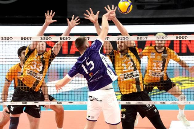DEU, DVV, 1 VBL, BR Volleys vs ASV Dachau, 23 11 2025, Max Schmeling Halle, Berlin, DEU, DVV, 1 VBL, BR Volleys vs ASV Dachau, in the picture Fedor Ivanov BR Volleys 33 , Florian Krage Brewitz BR Volleys 12 , Fabian Suck Dachau 15 nordphotoxGmbHx xEngler nph00076