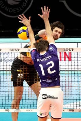 DEU, DVV, 1 VBL, BR Volleys vs ASV Dachau, 23 11 2025, Max Schmeling Halle, Berlin, DEU, DVV, 1 VBL, BR Volleys vs ASV Dachau, in the picture Jake Hanes BR Volleys 22 , Tobias Besenboeck Dachau 12 nordphotoxGmbHx xEngler nph00076